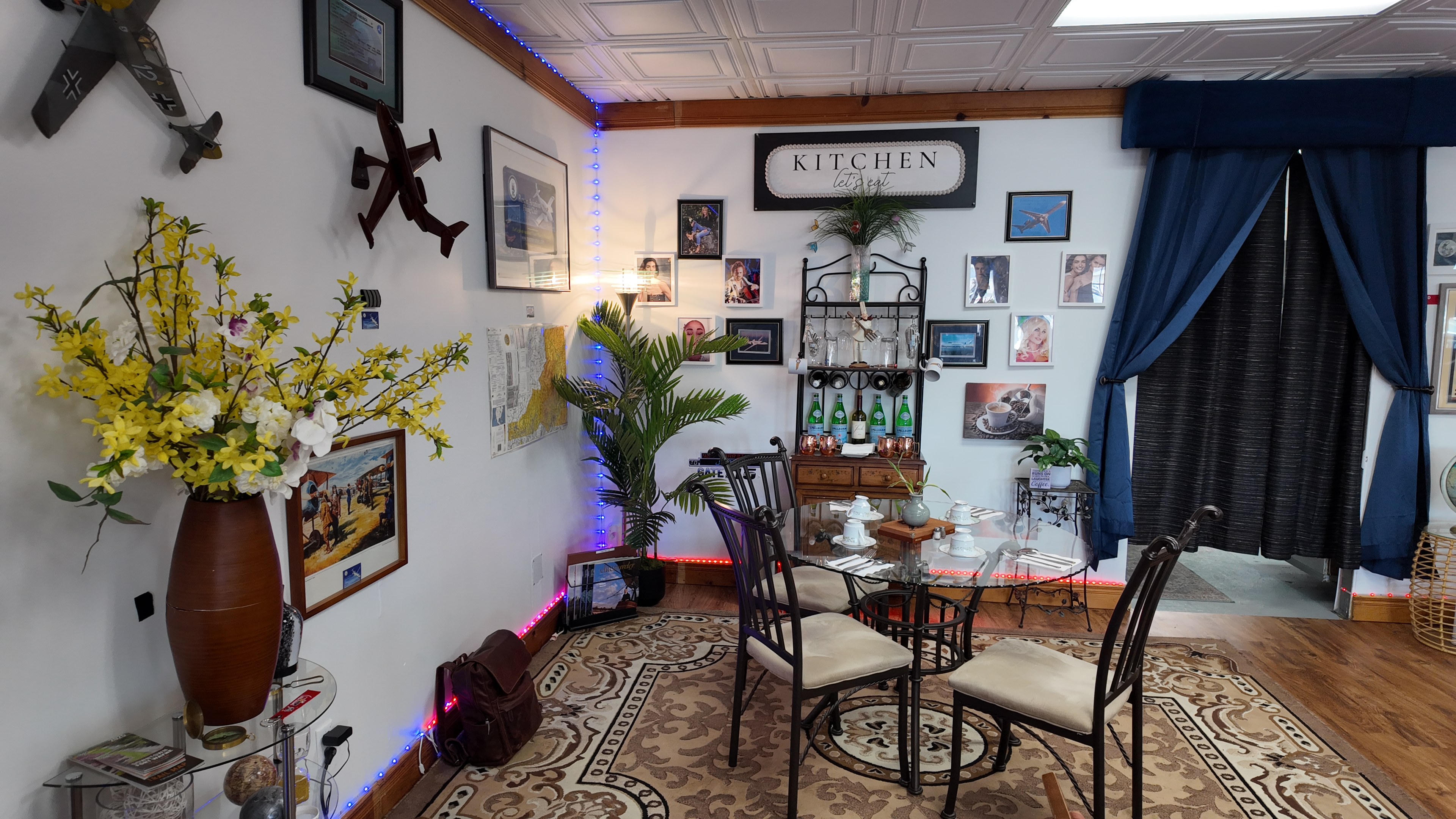 Jet Cafe aviation-themed dining room interior